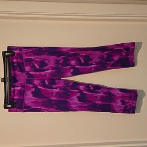 Womens Under Armour workout capris, size small